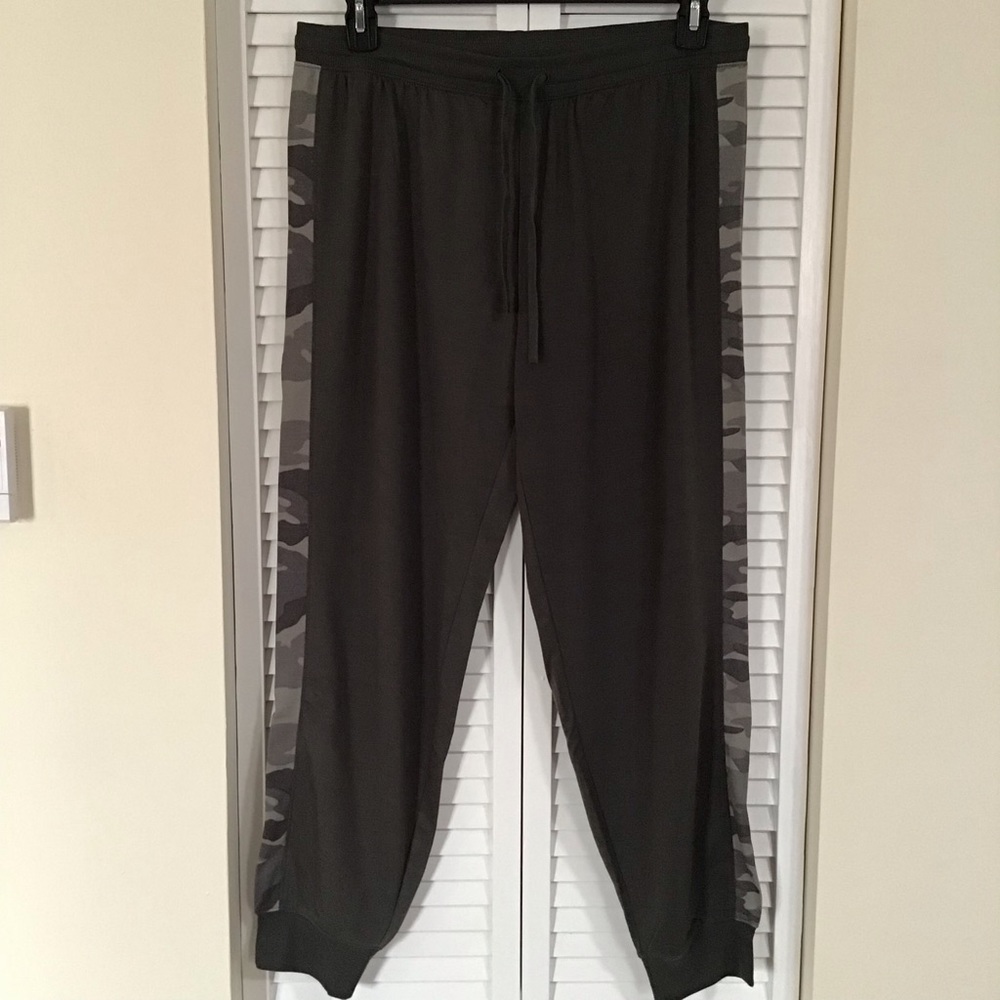 NWOT SPLENDID DRAWSTRING CAMO SIDE ACCENT JOGGER SIZE L